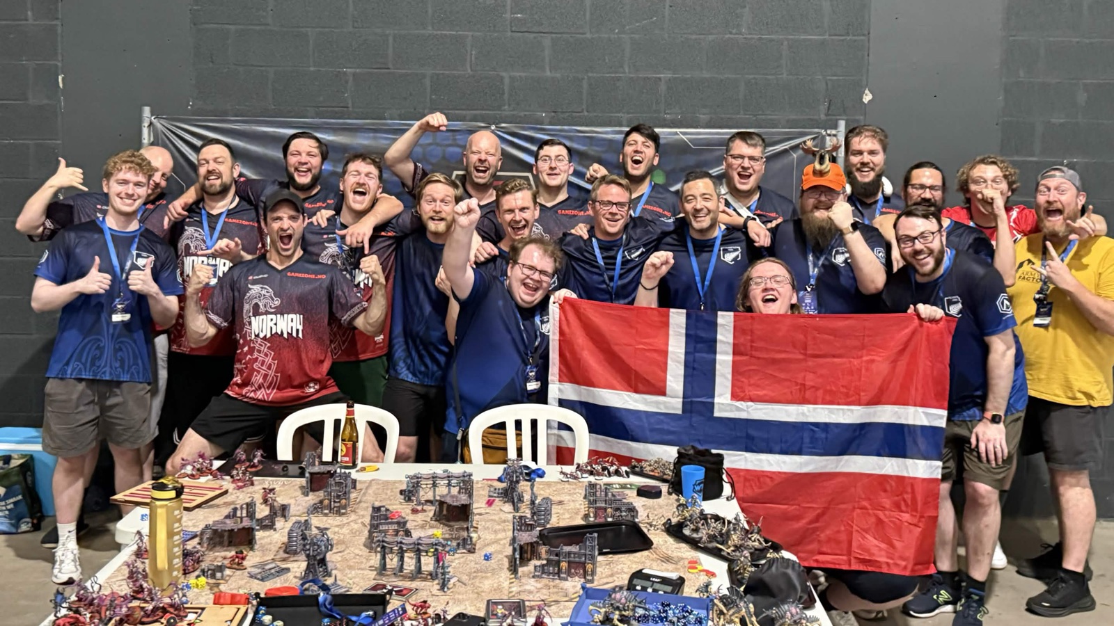 Team Norway with the flag at the 2026 World Team Championships, Jonathan Arkin among them